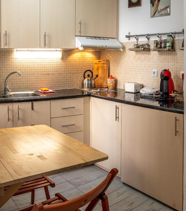 Apartment Great 35 Sq M On 1st Floor In Bohemian Psyri In Athens' Historic Center-in Vivo