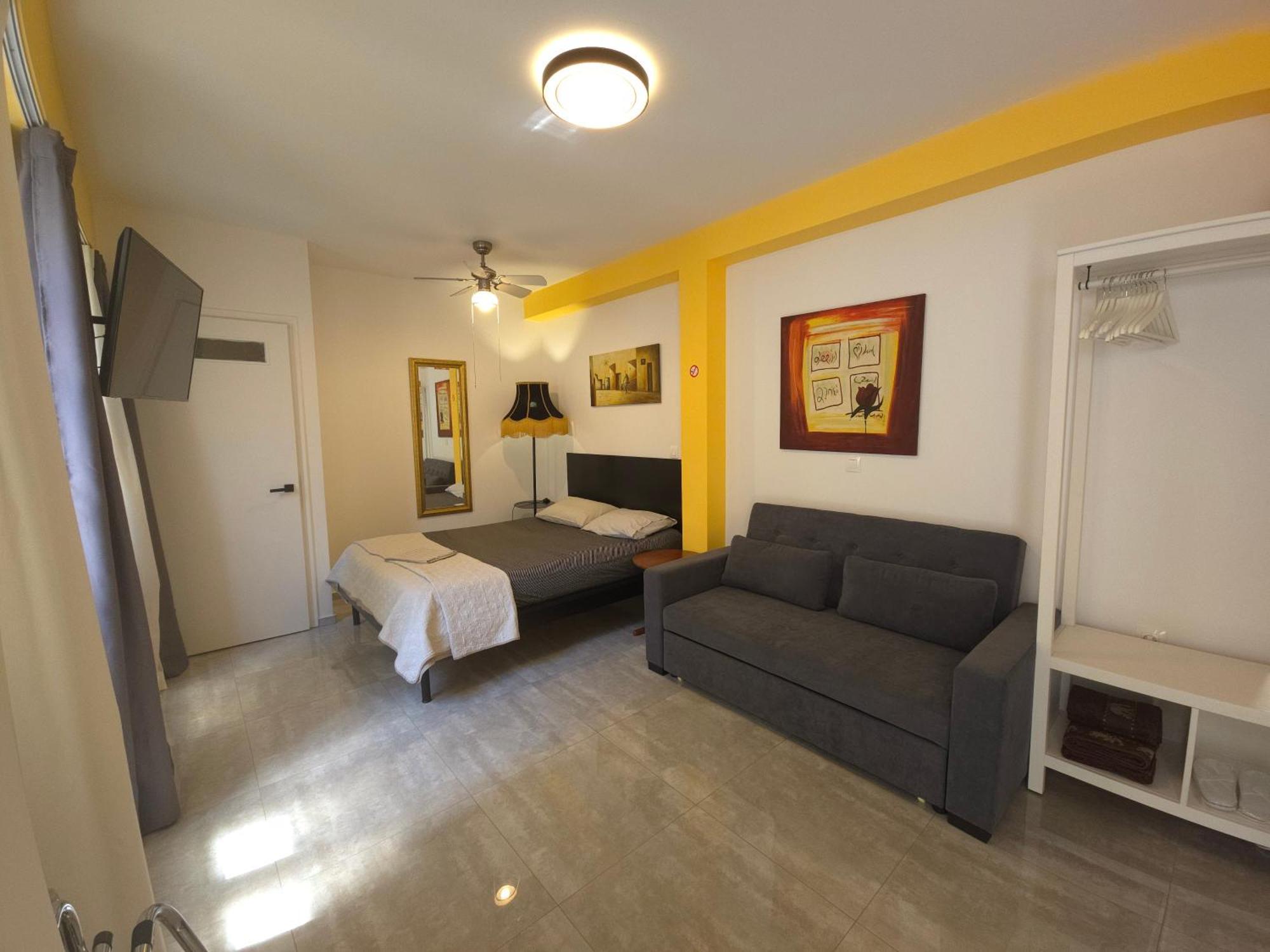 Great 35 Sq M On 1st Floor In Bohemian Psyri In Athens' Historic Center-in Vivo Apartment