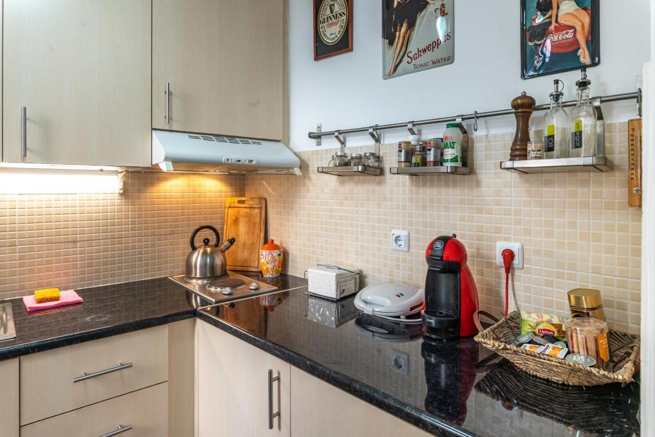 Great 35 Sq M On 1st Floor In Bohemian Psyri In Athens' Historic Center-in Vivo