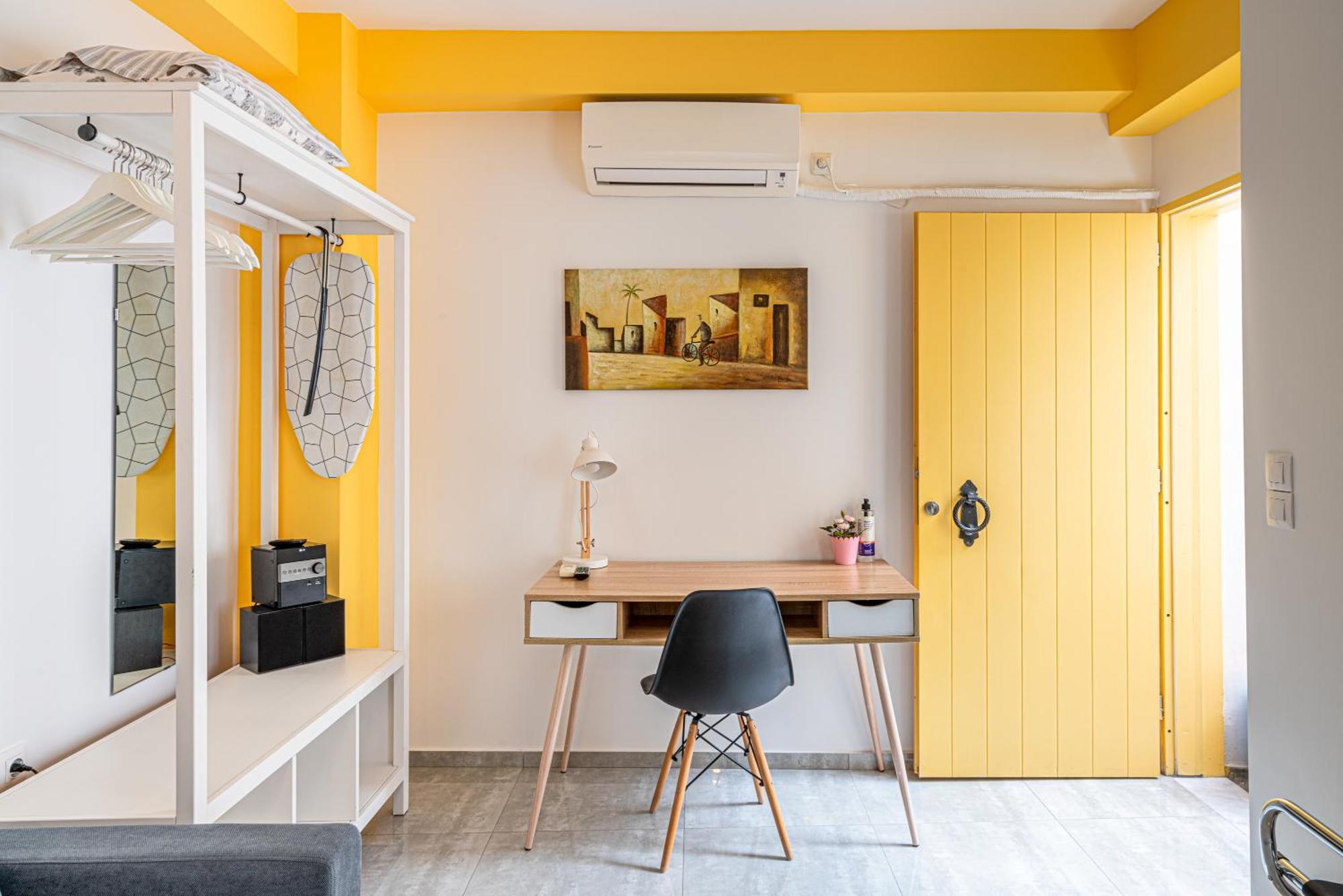 Great 35 Sq M On 1st Floor In Bohemian Psyri In Athens' Historic Center-in Vivo Athens