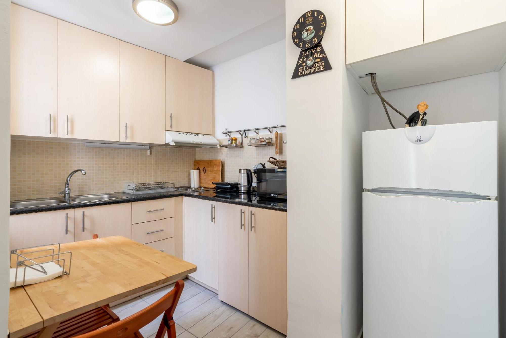 Great 35 Sq M On 1st Floor In Bohemian Psyri In Athens' Historic Center-in Vivo דירה אתונה