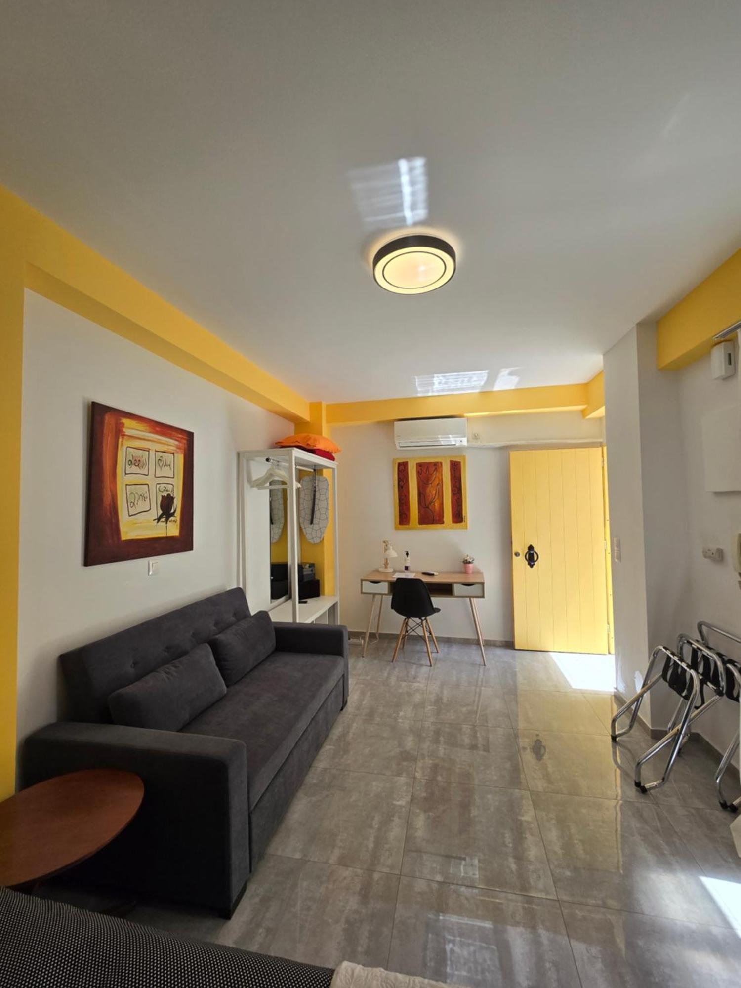Great 35 Sq M On 1st Floor In Bohemian Psyri In Athens' Historic Center-in Vivo Athens